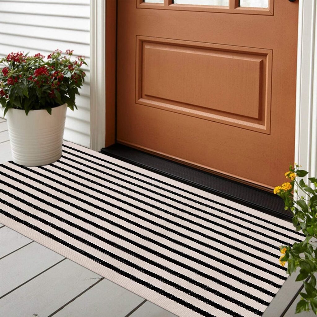 LEEVAN Black and White Striped Outdoor Rug Runner 2×4 Layering Doormat Farmhouse Front Porch Rug Cotton Woven Washable Throw Carpet for Hallway/Front Steps/Bathroom/Kitchen/Home Entrance