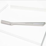 Tweezerman Stainless Steel Facial Razor - Image 7