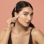 Real Techniques Face and Brow Razors, Dual Ended, Exfoliating Dermaplaning, Women's Face Razor, Multipurpose Facial Razors, Precision Trimming for Peach Fuzz, Dermablading, Multiuse, 3 Piece Set - Image 6