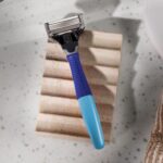 Harry's Original Shaving Kit for Men - Razor Handle and 3 Razor Blade Refill Cartridges - German Engineered - Ocean Blue - Image 3