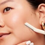 Revlon Face Defuzzers, High Precision Hair Removal and Dermaplaning Blade, Smooth Skin, Made with Stainless Steel, 2 Count - Image 4