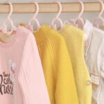 HGYZE Baby Hangers Children's Non-Slip 29-37 cm Extendable Children's Clothes Hangers with Trouser Stand, Plastic & Stackable Kid Hanger Ideal for Children's Clothing, Pack of 20 Baby Hangers, Pink - Image 4